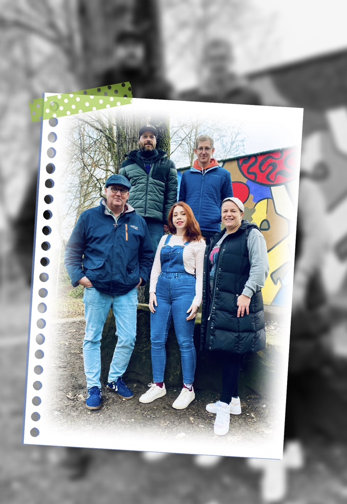 Bild: Sigfried Garbe (vorne-links), Sarah Letzelter (vorne-mittig), Nadine Regnier (vorne-rechts), Robert Mennig (hinten-links) und Sven Müllenbach (hinten-rechts). Image